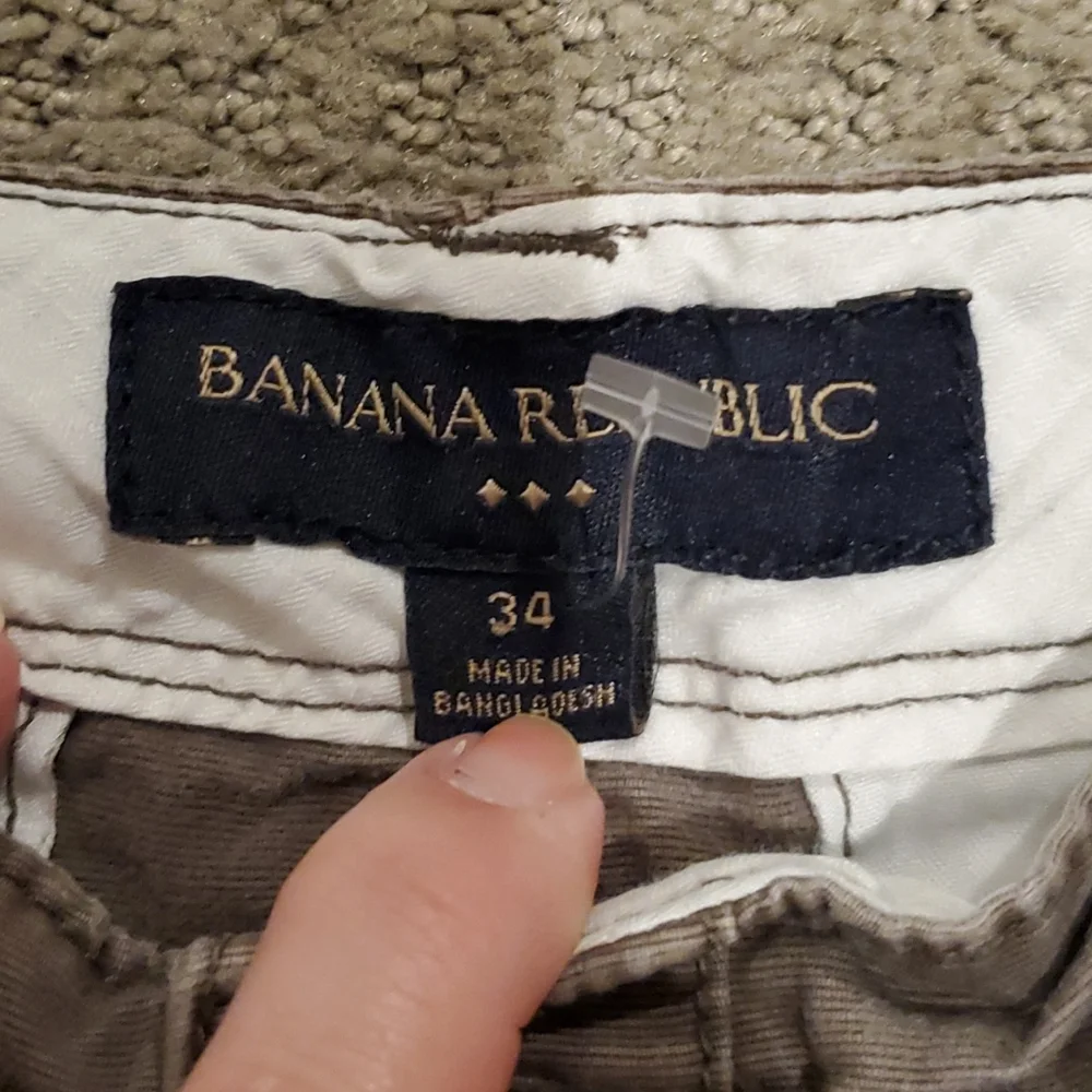 Distressed / Vintage Banana Republic brand men's shorts sz 34